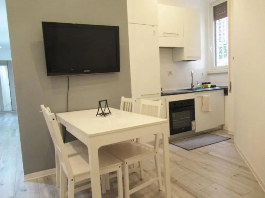 An Italian Story / Entire Apartment Rom 0*,